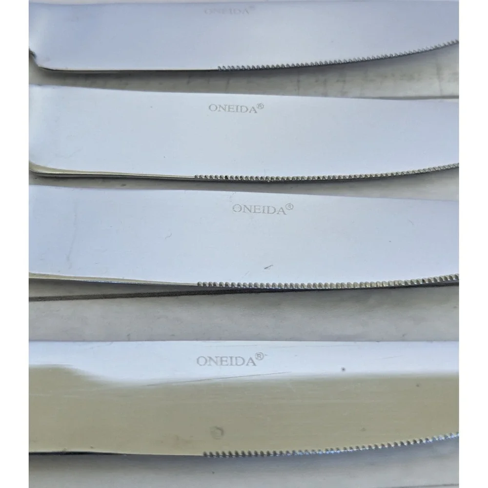 Oneida 18/10 Tortola 3 Salad Fork, 4 Soup Spoon, 4 Dinner Knives Mixed Lot of 11